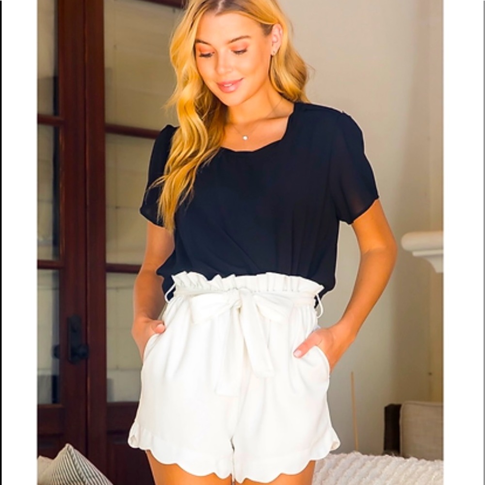 Daphne Shorts White